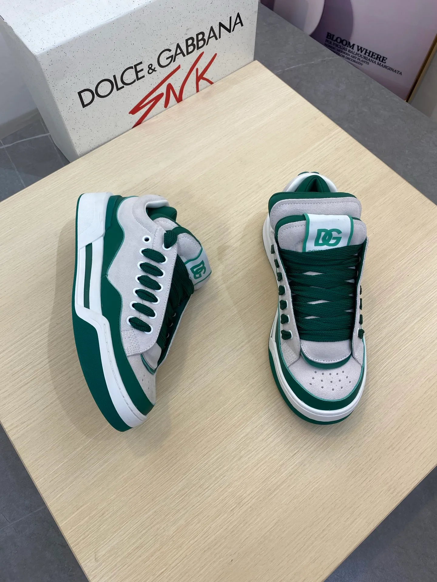P740••New arrivals••Dolce&Gabbana••DG✔️High-end men's sports•casual shoes. Original goods from top counters. Original imported cowhide, multi-material splicing design ➕Imported cowhide lining, cowhide feet ➕Original TPR elastic outsole.  Size: 39-44 (38, 45 customized)